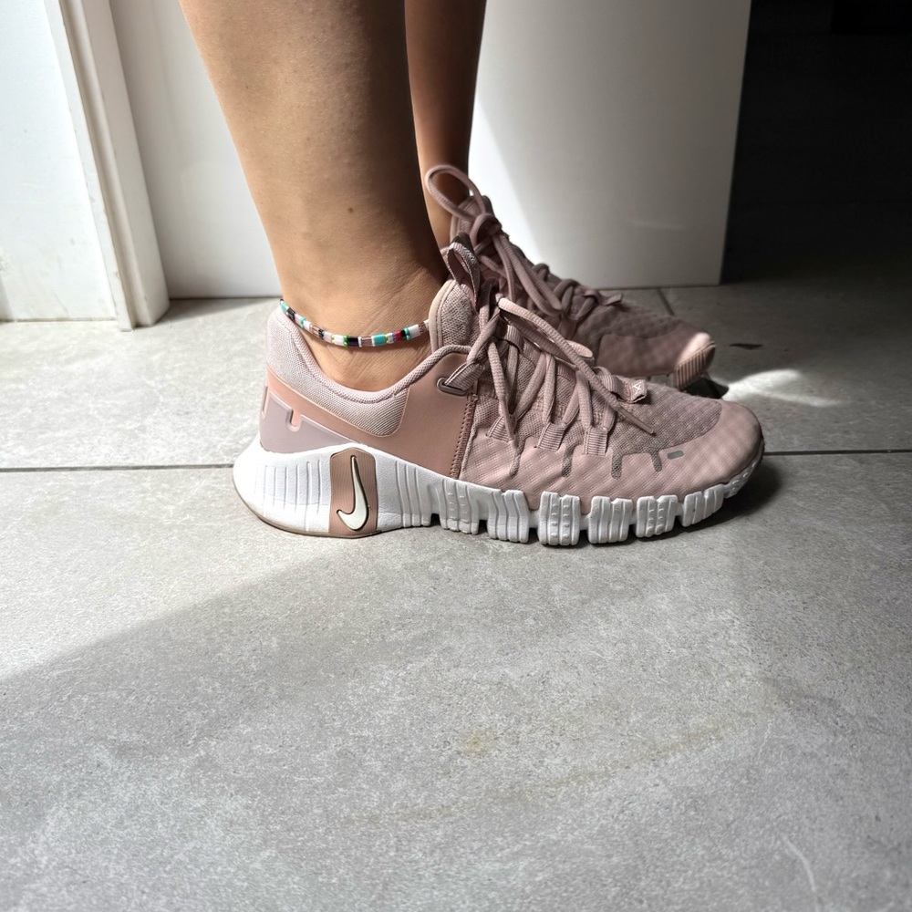 Nike pink oxford metcon sneakers size 8 1/2